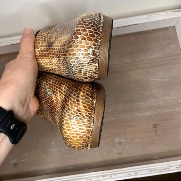 Sanita Tan Snake Skin Embossed Leather Women’s Clogs Rare-Size 38EU, 7.5-8US - Picture 7 of 10
